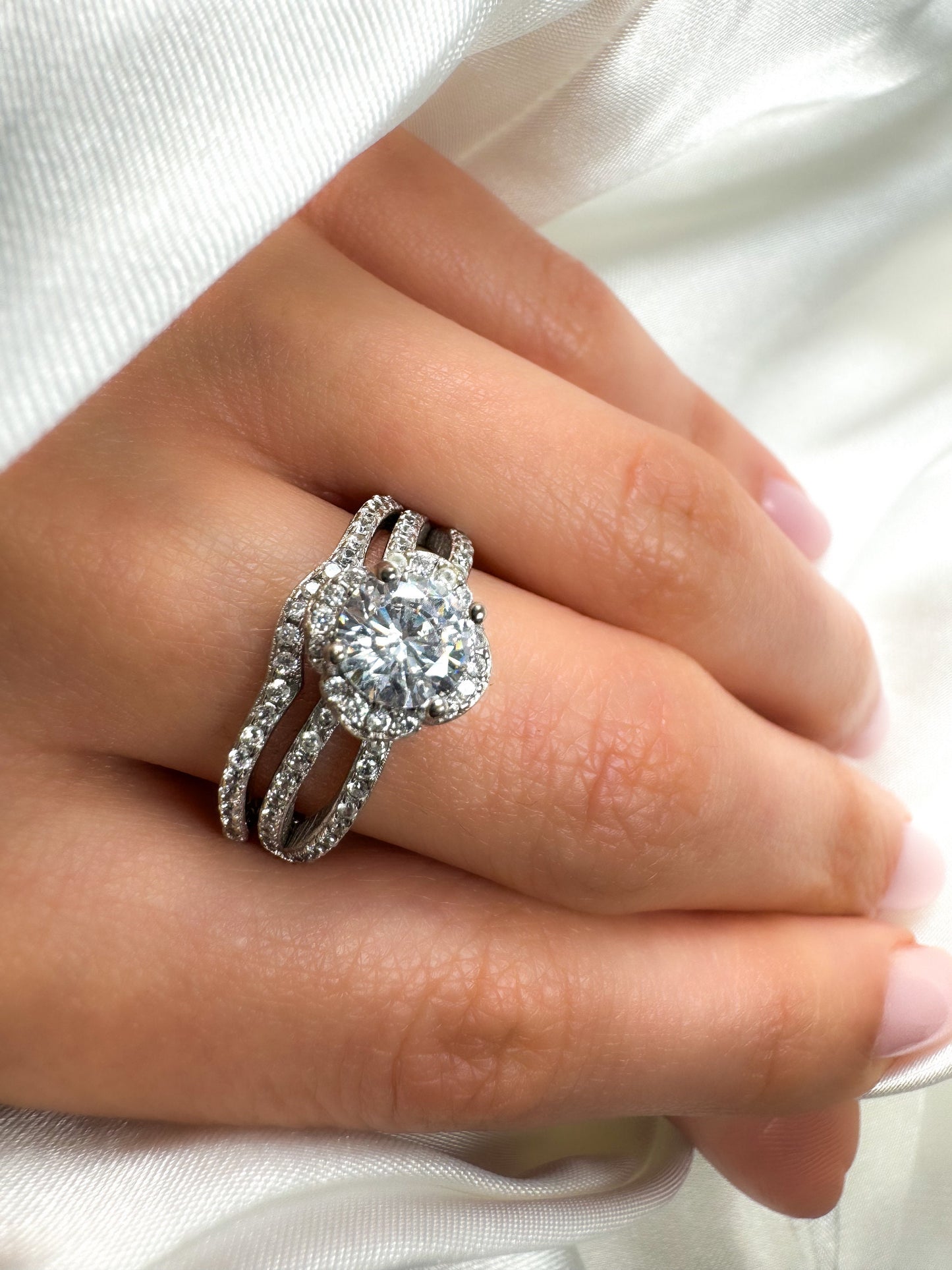 Round Cut Halo Flower Shape Sterling Silver Engagement Ring With Matching band, Size 7