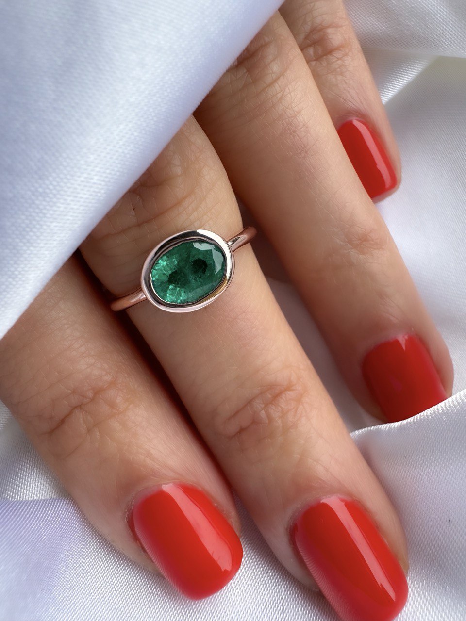 Bezel Setting Oval Cut Natural Colombian Emerald Solitaire Ring in Solid Gold