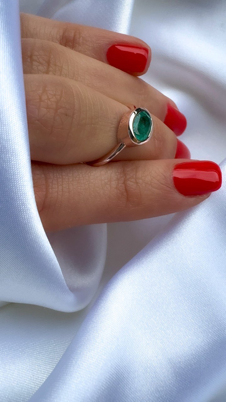 Bezel Setting Oval Cut Natural Colombian Emerald Solitaire Ring in Solid Gold