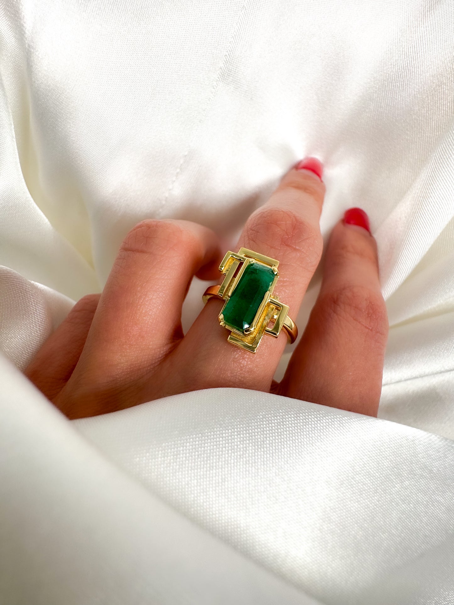 14k Solid Gold Natural Emerald Ring– Modern Geometric Design