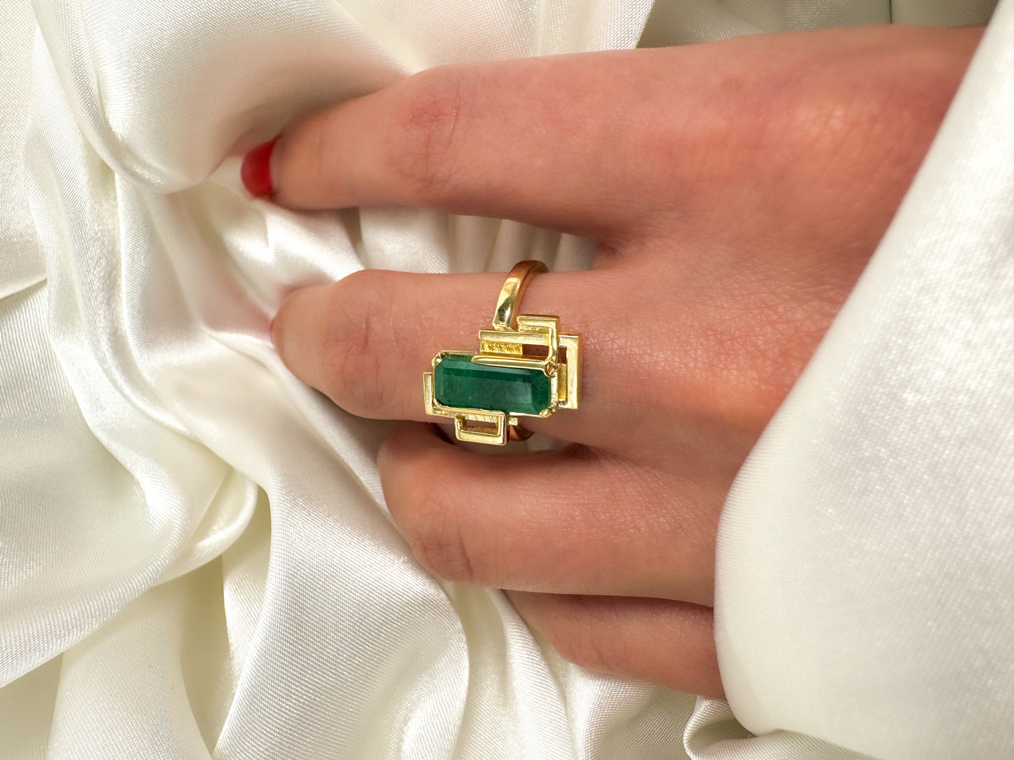 14k Solid Gold Natural Emerald Ring– Modern Geometric Design