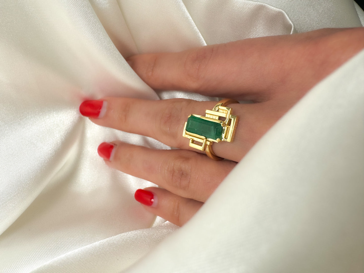 14k Solid Gold Natural Emerald Ring– Modern Geometric Design