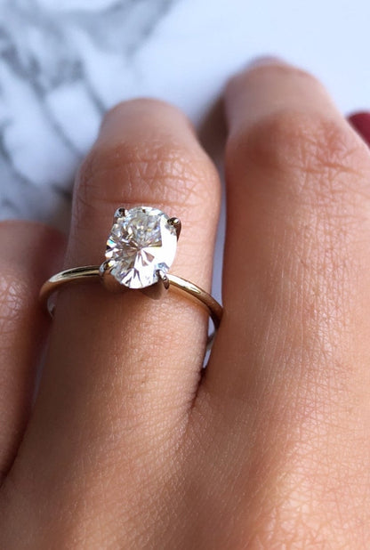 1.5ct Oval-Cut Diamond Solitaire Engagement Ring in 14k Solid Gold