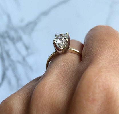 1.5ct Oval-Cut Diamond Solitaire Engagement Ring in 14k Solid Gold