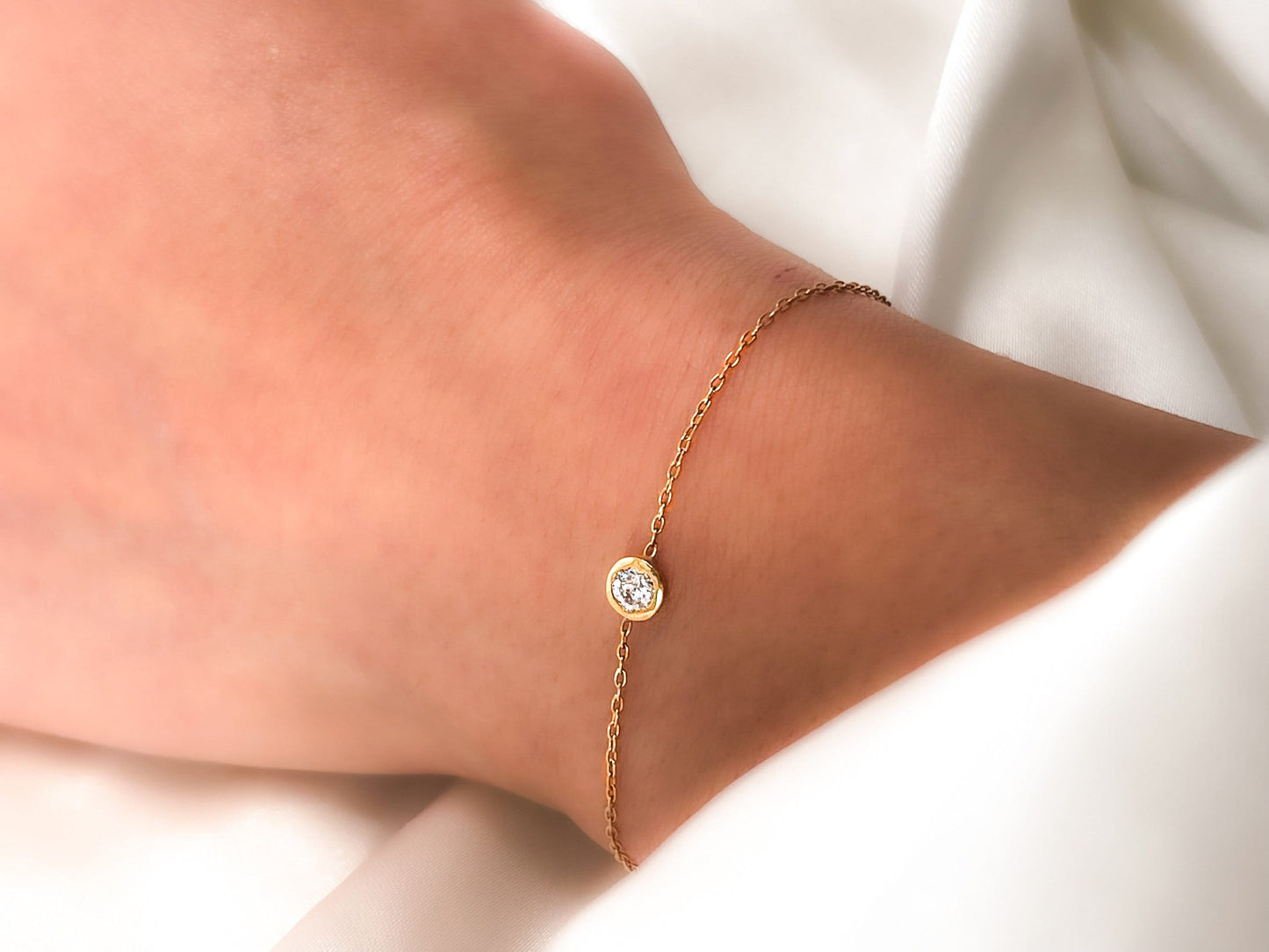 Bezel Setting Natural Diamond Bracelet in Solid Gold