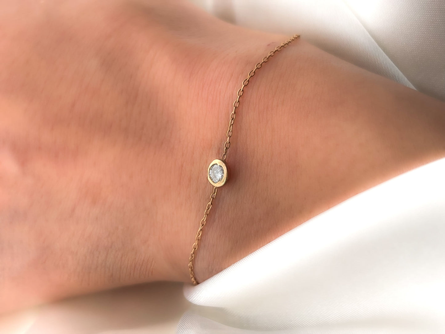 Bezel Setting Natural Diamond Bracelet in Solid Gold