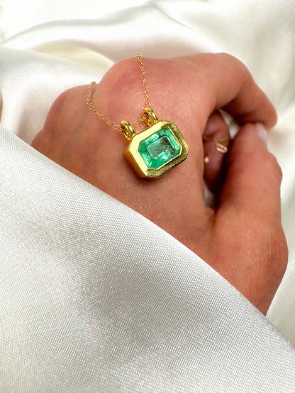 14k Gold Natural Colombian Emerald-Cut Emerald Bezel Setting Pendant Necklace