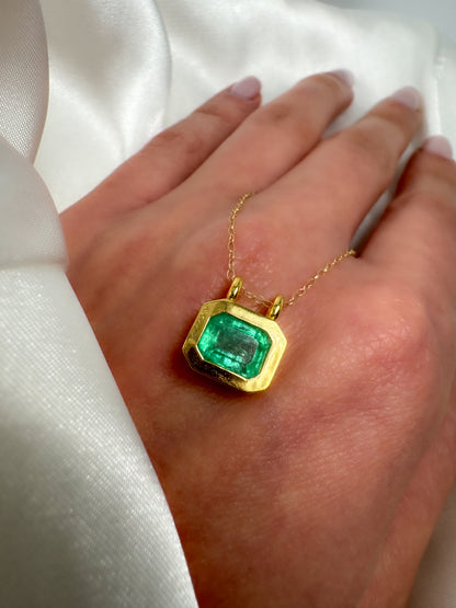 14k Gold Natural Colombian Emerald-Cut Emerald Bezel Setting Pendant Necklace